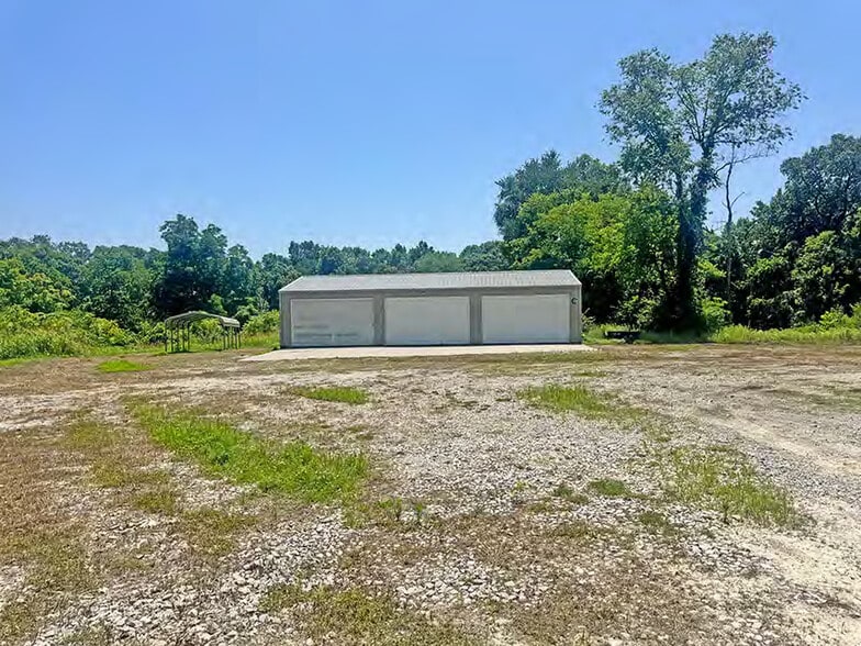More Photos Of 1958 Llewellyn Rd, Belleville Flex For Sale