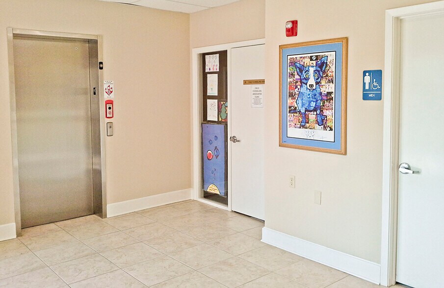 More Photos Of 4641 Fairfield St, Metairie Medical For Lease