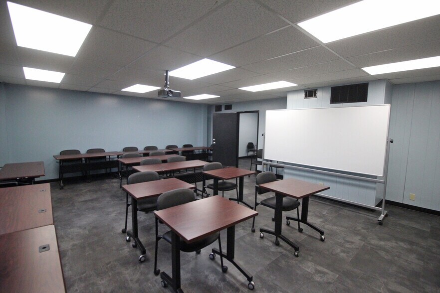 More Photos Of 4006 N Keystone Ave, Indianapolis Medical For Sale