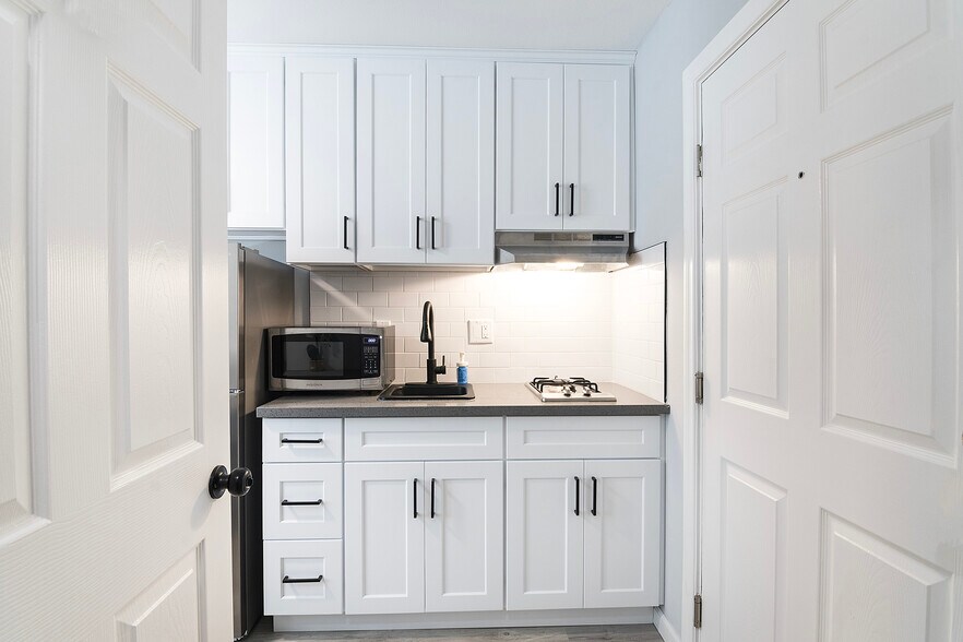 More Photos Of 1864 Cordova St, Los Angeles Apartments For Sale
