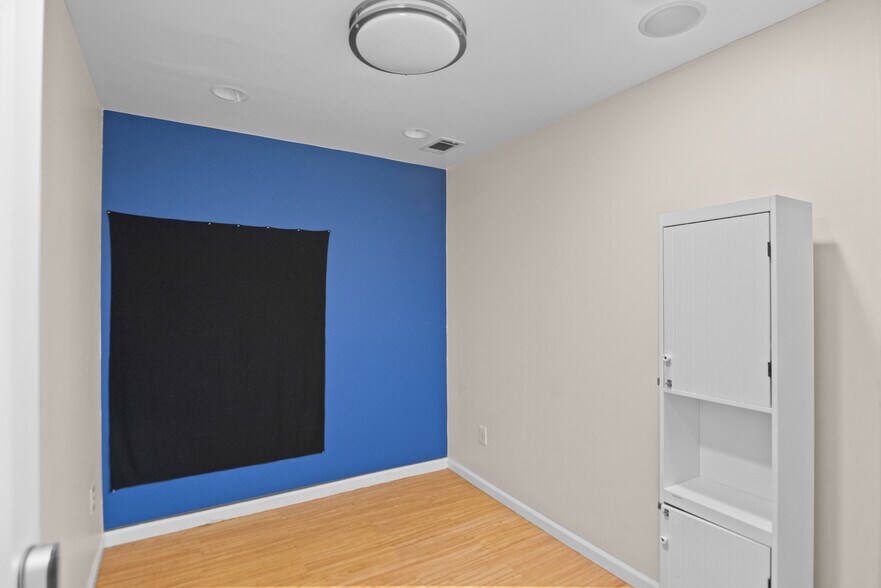 More Photos Of 360 Rose St, Danville Medical For Sale