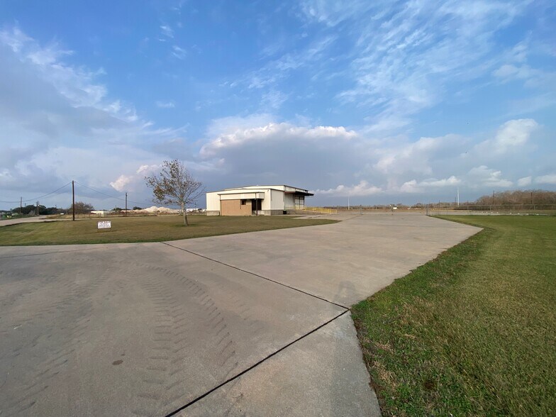 Primary Photo Of 140 Industrial Park Dr dr, Bay City Industrial For Sale