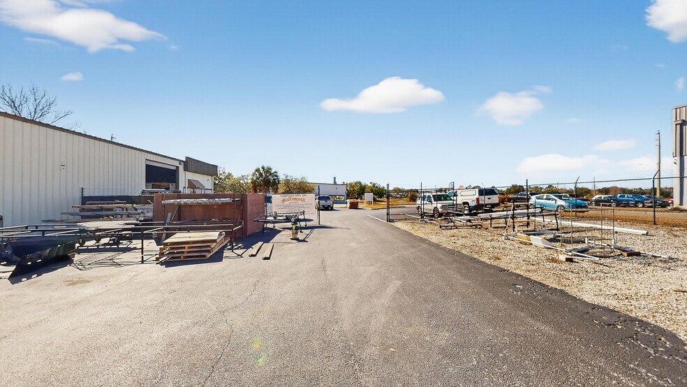 More Photos Of 4395 Dardanelle Dr, Orlando Warehouse For Lease