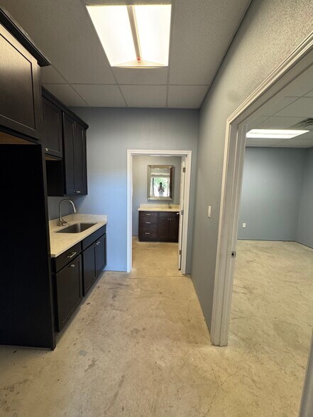 More Photos Of 2785 N Bagdad Rd, Leander Warehouse For Lease