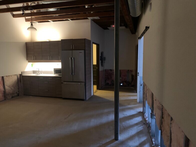 More Photos Of 2003-2011 Main St, Santa Monica Freestanding For Sale