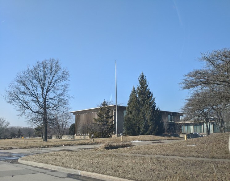 More Photos Of 80-90 North St, Park Forest Manufacturing For Lease