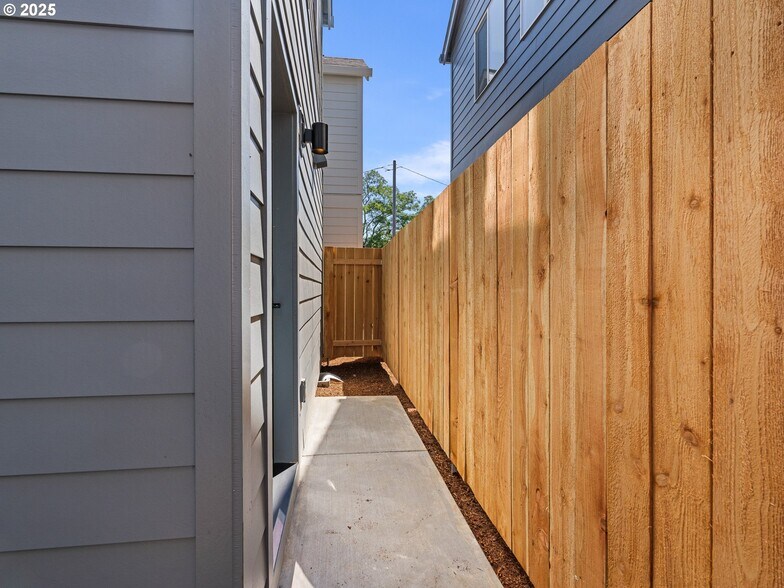 More Photos Of 4380 NE Going St, Portland Multifamily For Sale
