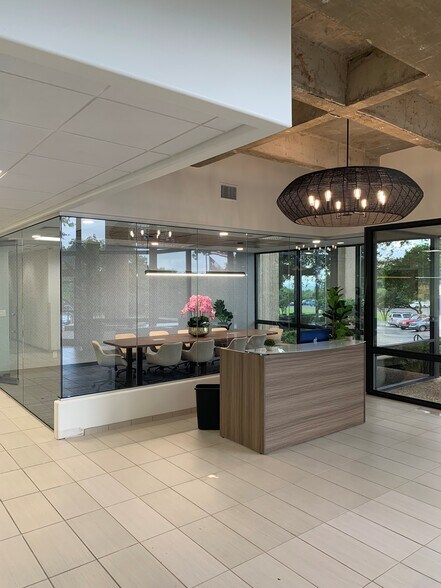 More Photos Of 8119 Datapoint Dr, San Antonio Office For Lease