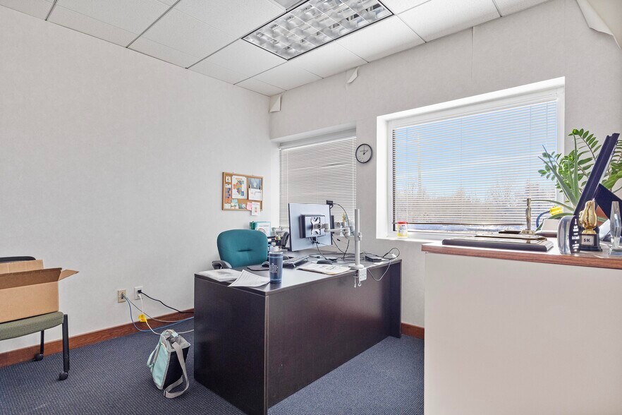 More Photos Of 1615 Commerce Pky, Bloomington Office For Sale