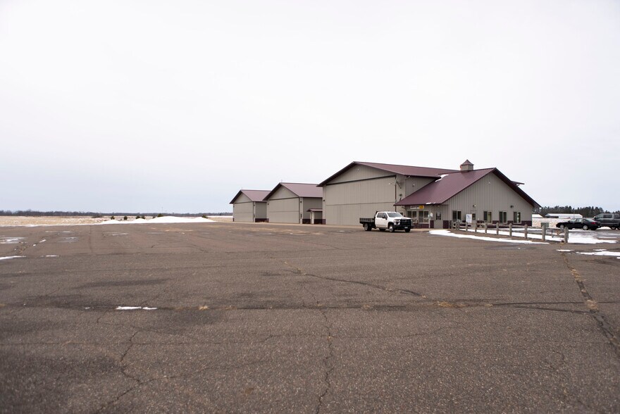 More Photos Of 24226 Lone Pine Rd, Hinckley Airport For Sale