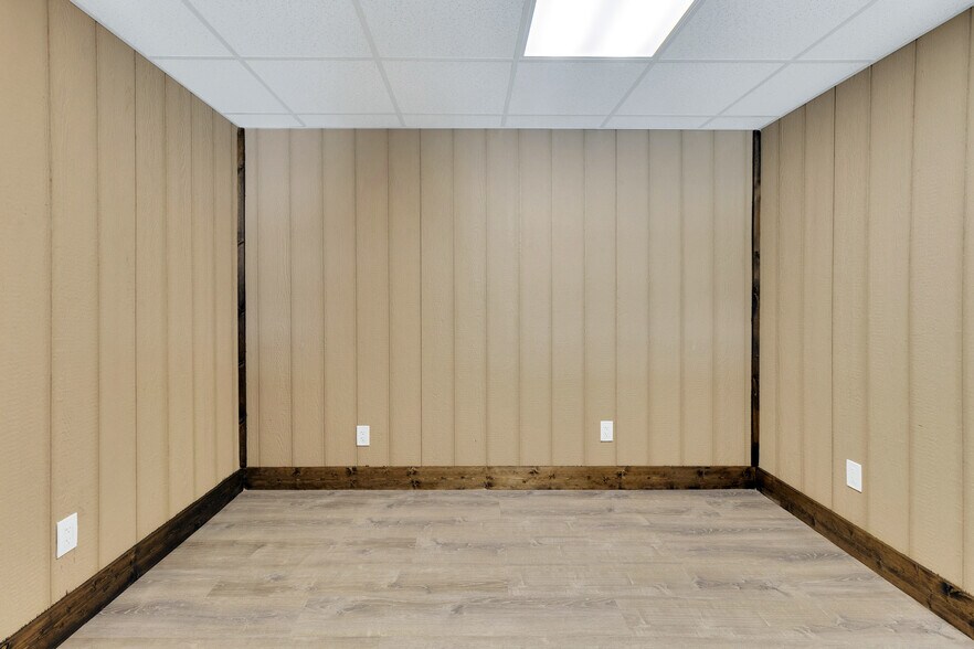 More Photos Of 65 Atlas Rd, Uniontown Manufacturing For Sale