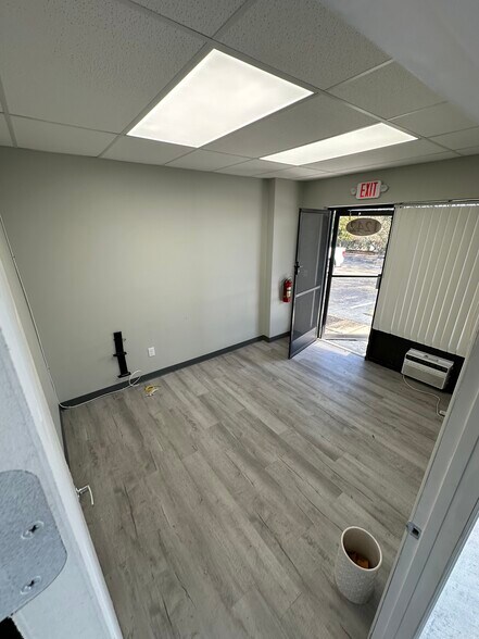 More Photos Of 1240-1260 Commons Ct, Clermont Light Manufacturing For Lease