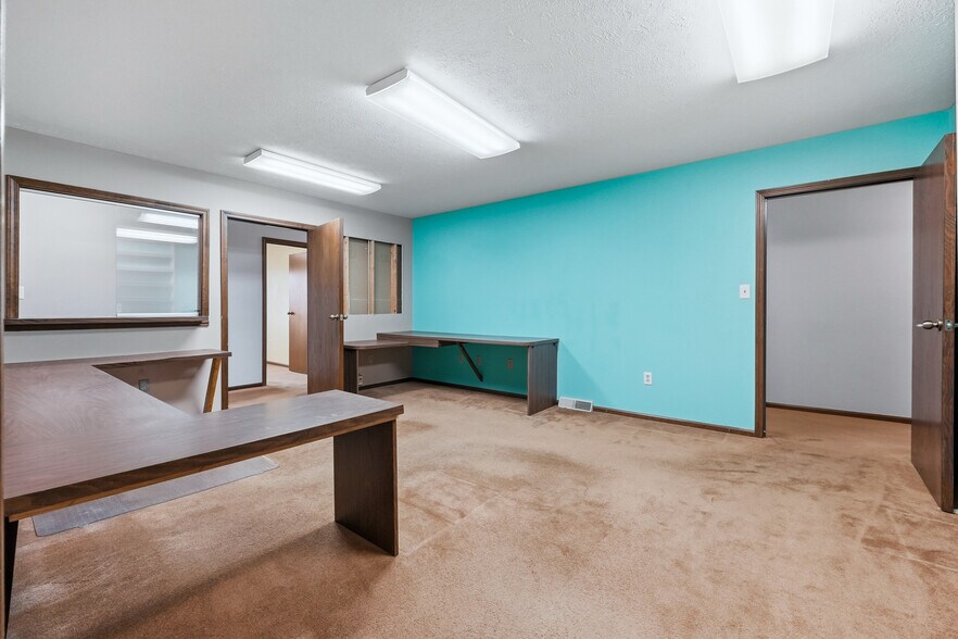 More Photos Of 3201 E Center St, Warsaw Office For Sale
