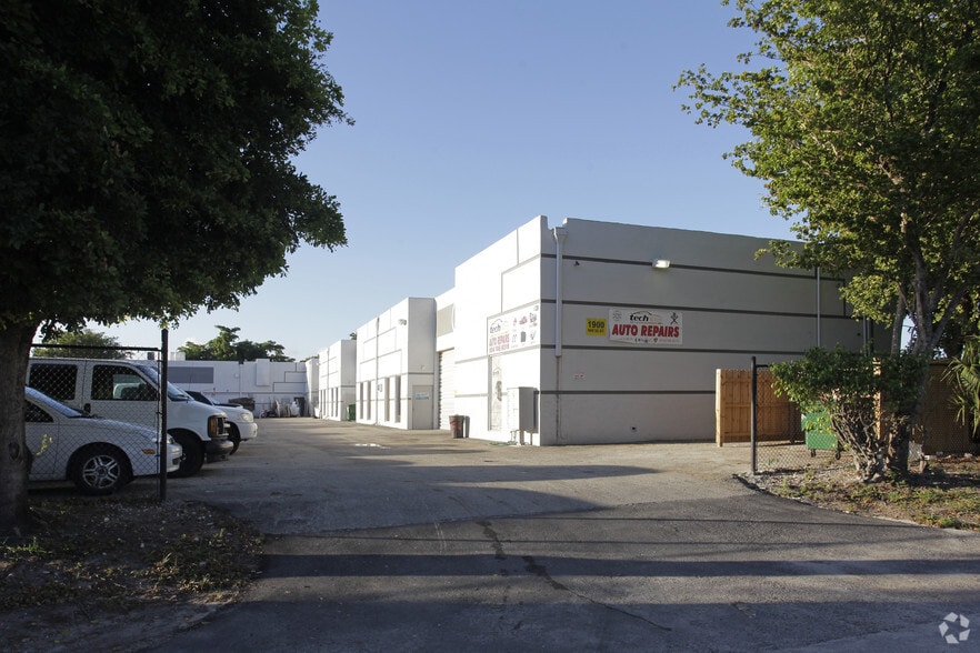 More Photos Of 1900 NW 33rd St, Pompano Beach Warehouse For Lease