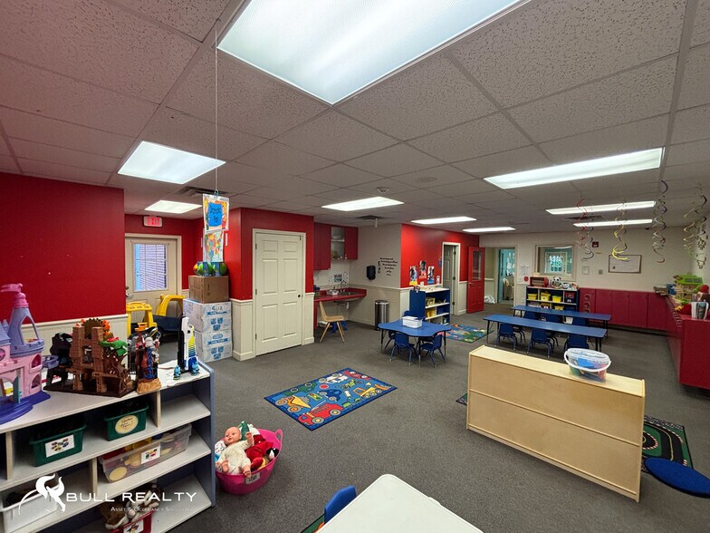 More Photos Of 231 Lana Dr, Gray Daycare Center For Sale