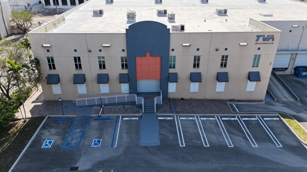 More Photos Of 3515 NW 113th Ct, Doral Warehouse For Lease