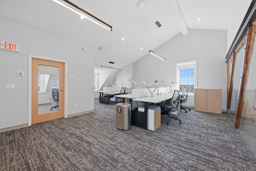 More Photos Of 40-42 Bank St, New London Storefront Retail Office For Lease