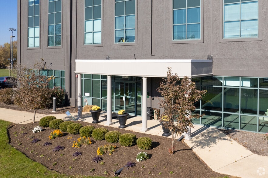 More Photos Of 580 Virginia Dr, Fort Washington Office For Lease