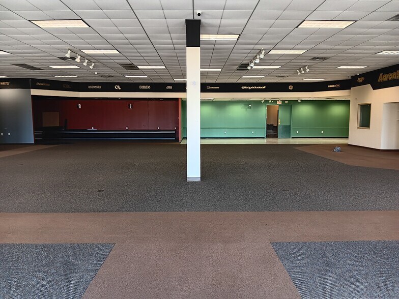 More Photos Of 9230 N Highway 6, Navasota Freestanding For Sale