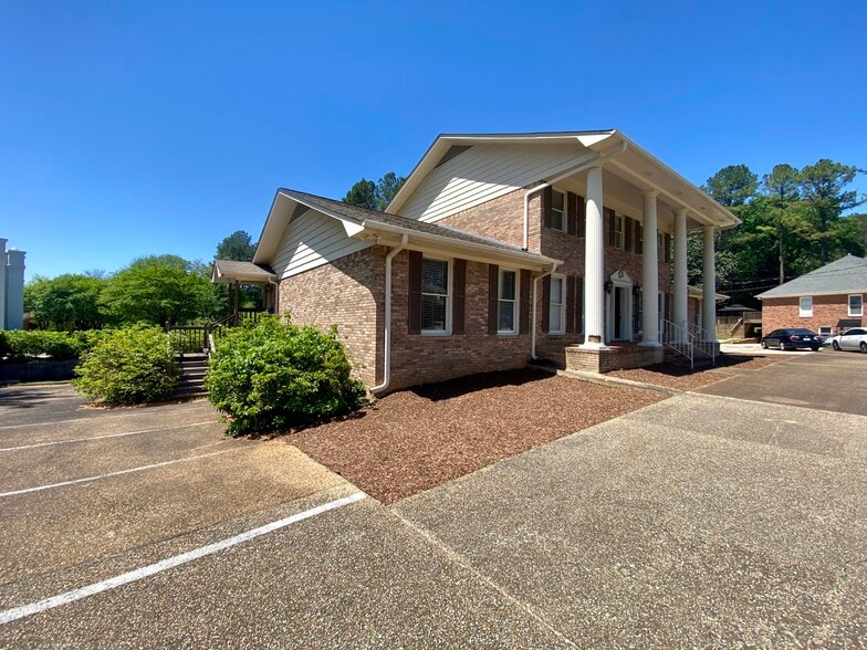 More Photos Of 1900 Indian Lake Dr, Birmingham Office For Sale