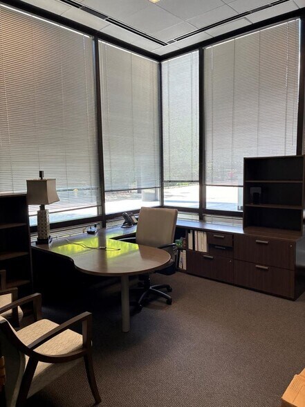 More Photos Of 2 Ravinia Dr, Atlanta Office For Lease