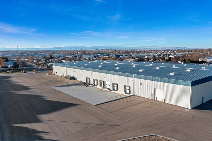 More Photos Of 3515 E Linden St, Caldwell Manufacturing For Lease