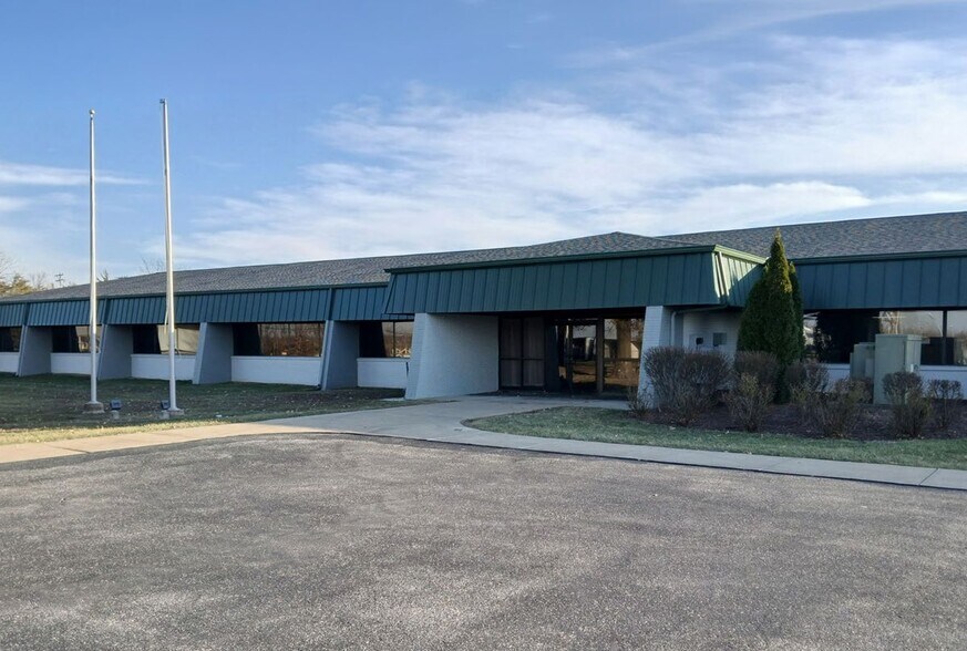 Primary Photo Of 410 E 1st St S, Wright City Manufacturing For Sale