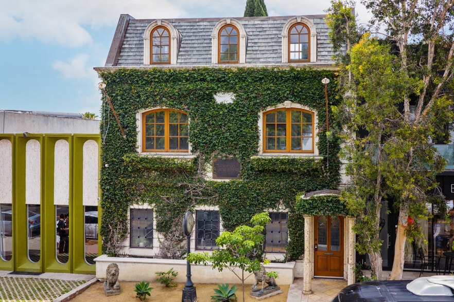 More Photos Of 8752 Holloway Dr, West Hollywood Loft Creative Space For Lease