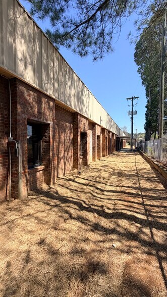 More Photos Of 3005 Lenora Church Rd, Snellville Office For Lease