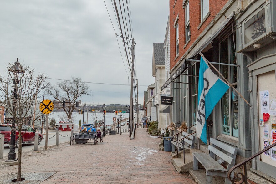 More Photos Of 72 Main St, Wiscasset Storefront Retail Residential For Sale