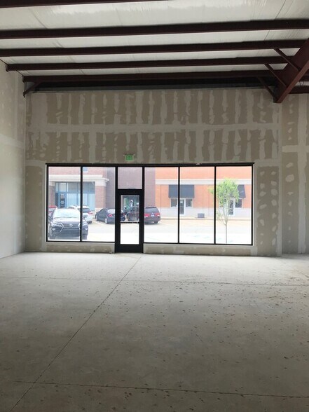 More Photos Of 5720 Pebble Village Ln, Noblesville Storefront Retail Office For Lease