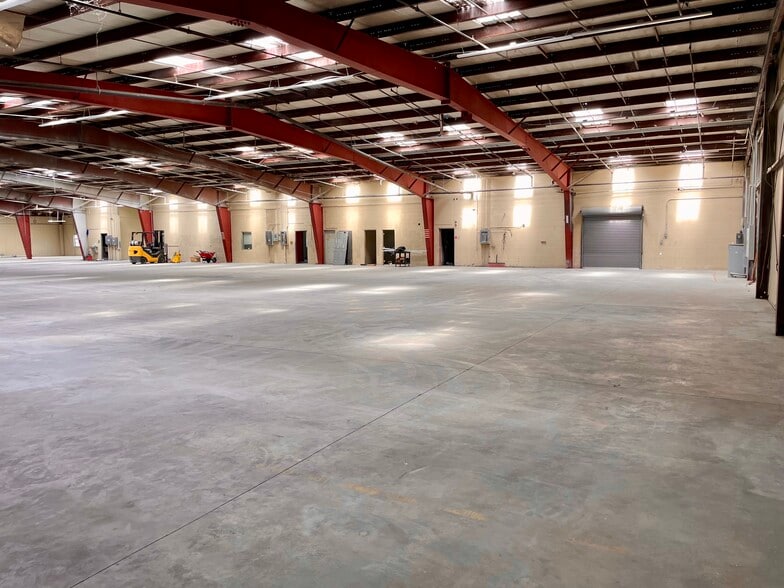 More Photos Of 111 Sparkman Dr, Garden City Warehouse For Lease