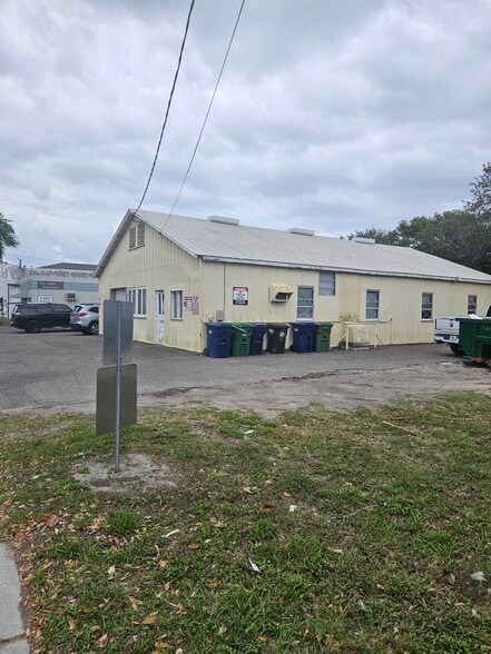 More Photos Of 2704 W Azeele St, Tampa Warehouse For Lease