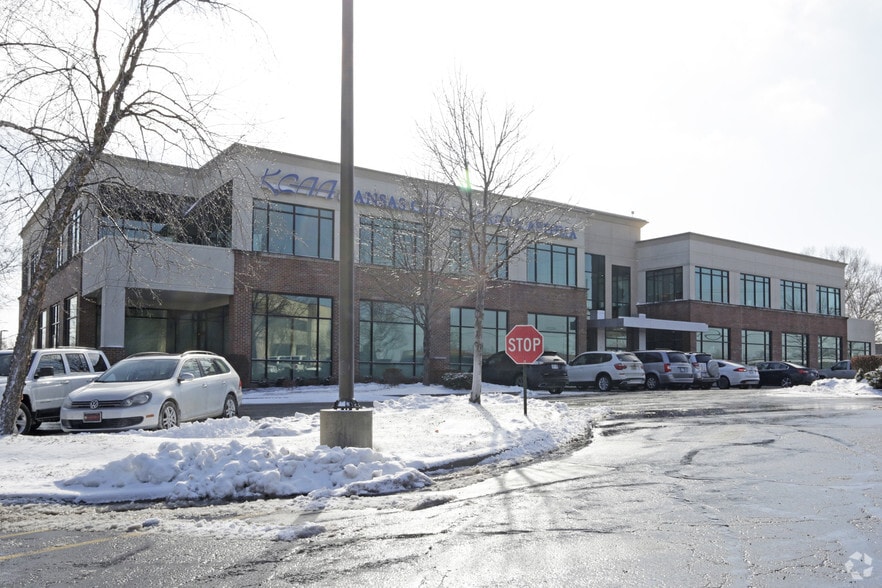 More Photos Of 8675 College Blvd, Overland Park Medical For Lease