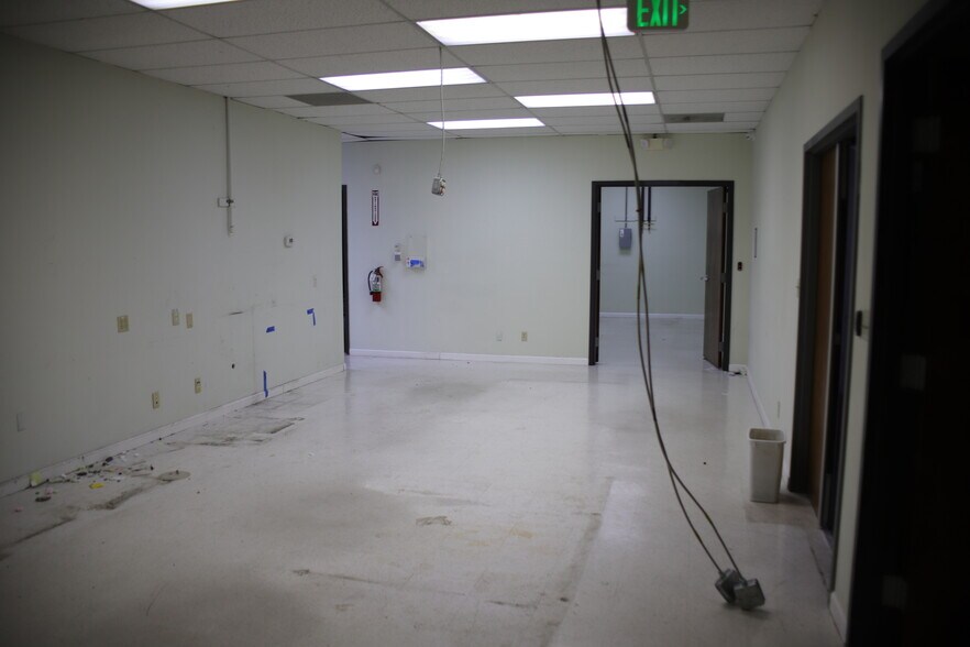 More Photos Of 3350 Scott Blvd, Santa Clara Warehouse For Lease