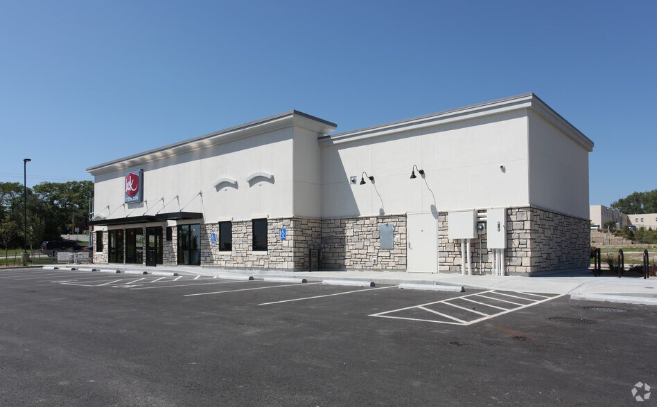 More Photos Of 211 S 18th St Expy, Kansas City Fast Food For Lease