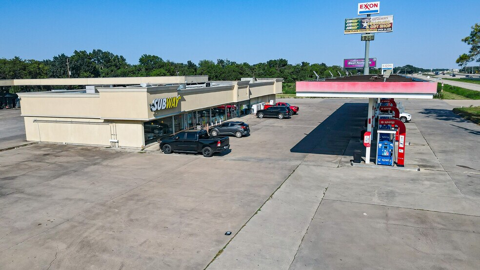 More Photos Of 5168 NE I 10 Frontage Rd, Sealy General Retail For Sale