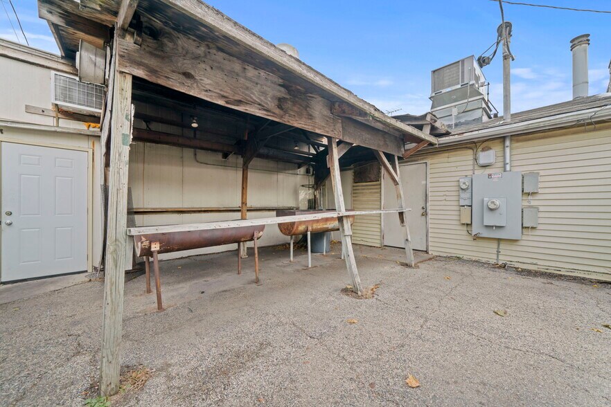 More Photos Of 208 N Walnut St, Stillman Valley General Retail For Sale