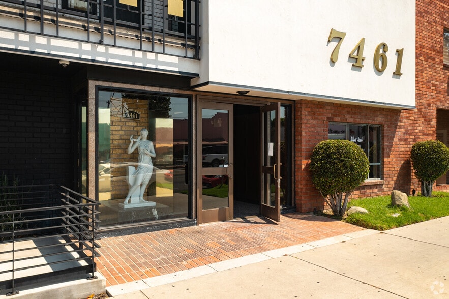 More Photos Of 7451-7465 Beverly Blvd, Los Angeles Loft Creative Space For Lease