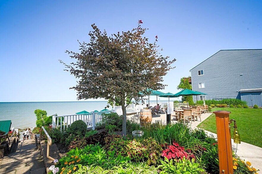 More Photos Of 5653 Lake Rd, Geneva Hotel For Sale