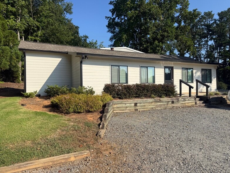 Primary Photo Of 770 Dobbs Rd, Woodstock Showroom For Sale