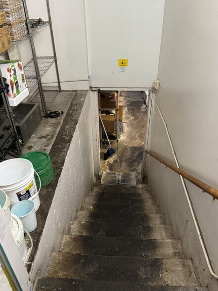 More Photos Of 244 N Pioneer Park Rd, Westfield General Retail For Lease