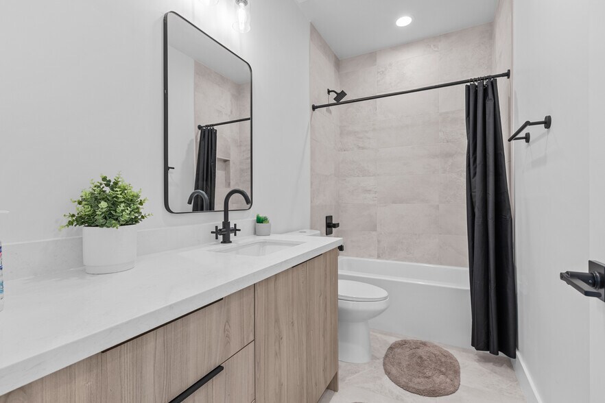 More Photos Of 4821 Chippendale Dr, Sacramento Multifamily For Sale