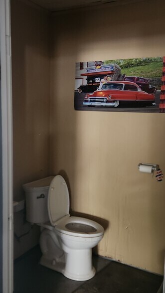 More Photos Of 125 Oneida St, Oneida Storefront Retail Office For Sale