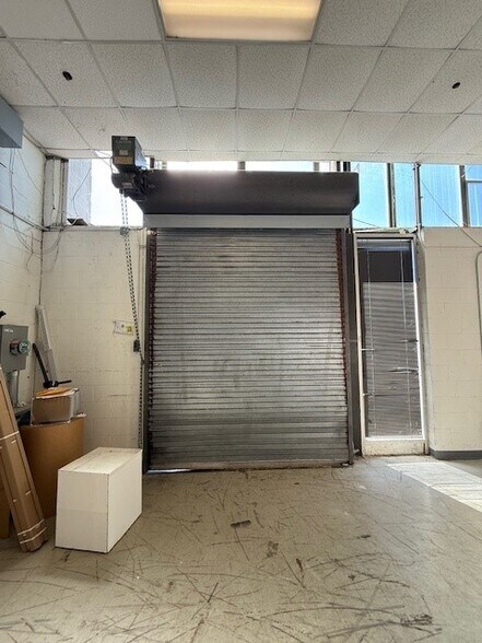 More Photos Of 2 Westchester Plz, Elmsford Light Manufacturing For Lease