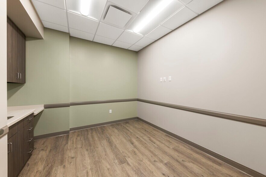 More Photos Of 712 Northwest Hwy, Fox River Grove Medical For Sale