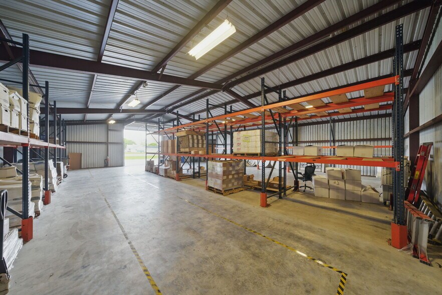 More Photos Of 421 Jones Rd, Highlands Warehouse For Lease