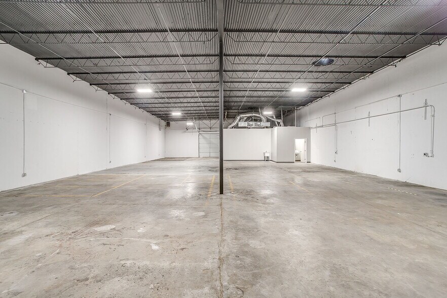 More Photos Of 3001-3003 Shamrock St, Fort Worth Light Distribution For Lease