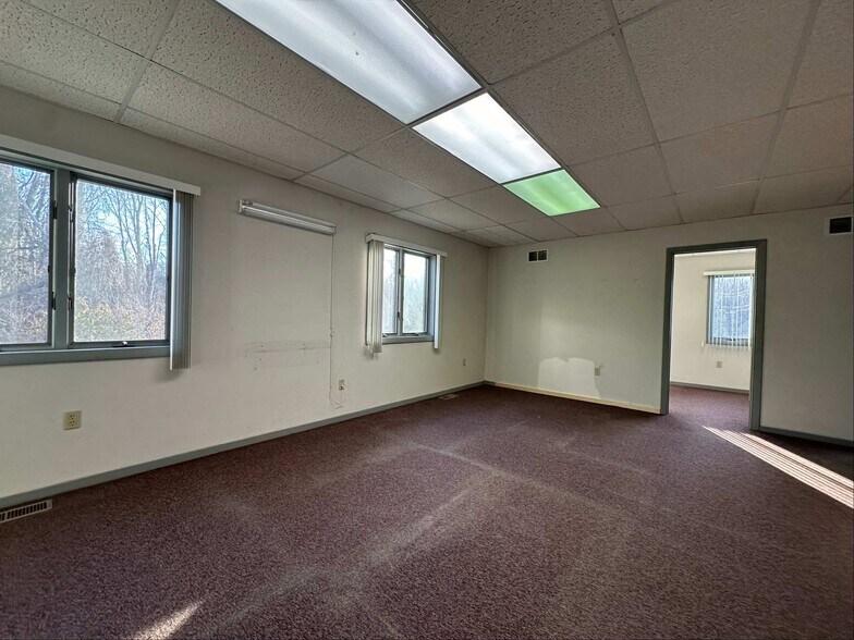 More Photos Of 32 William F Palmer Rd, Moodus Freestanding For Lease