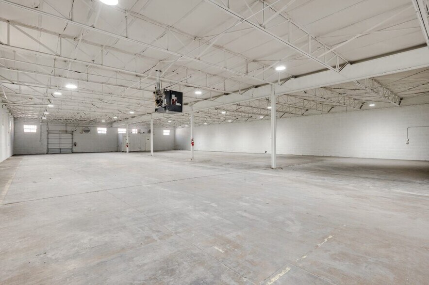 More Photos Of 5131 Sharp St, Dallas Warehouse For Sale